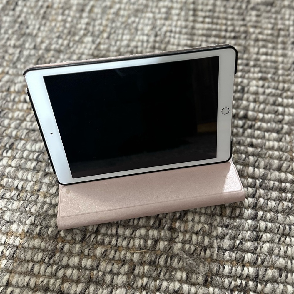 Apple IPad - Picture 5 of 7